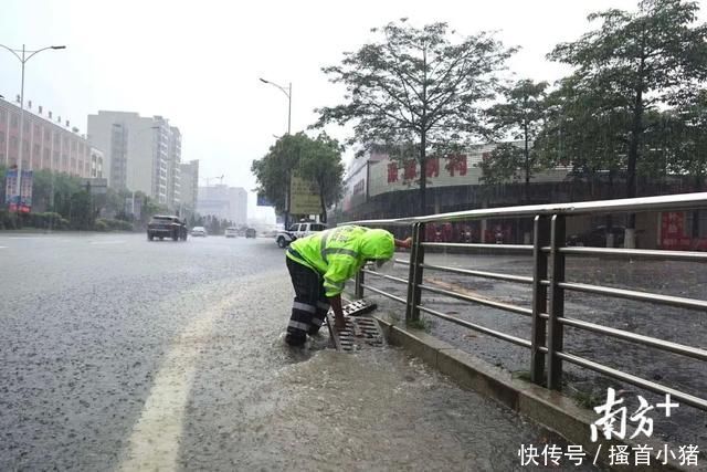 风雨|护航卫士阳东交警风雨中道道荧光绿照亮前路