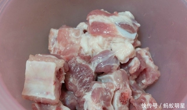 营养|芋头和排骨一起蒸,简单易做营养美味,中秋家宴做它最省事!