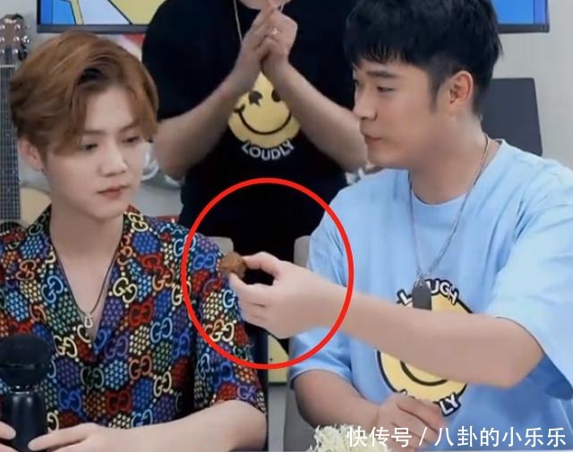  陈赫|鹿晗吃一口鸭脖就跟陈赫“干杯”，看清陈赫的反应，尽显感情好坏