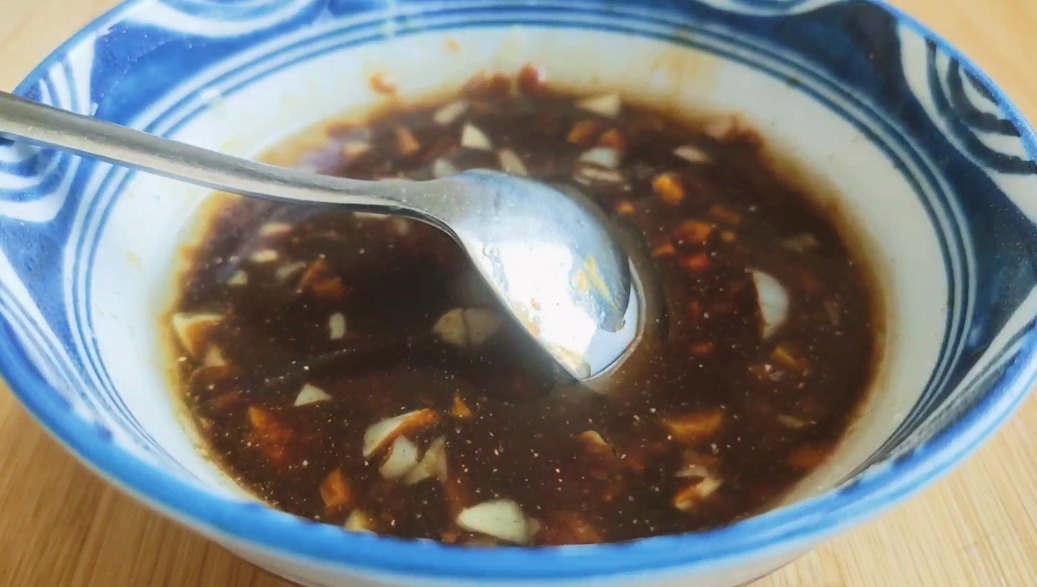  夏天|鸡肉夏天就该这样吃，不炒不炖不油炸，简单一做，楼道都能闻到香