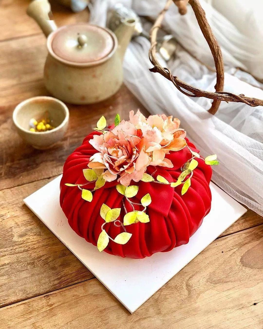 包袱蛋糕|脑洞太大韩国小姐姐晒神秘蛋糕,引百万粉丝每天催更太美了,每一张都让我流口水…