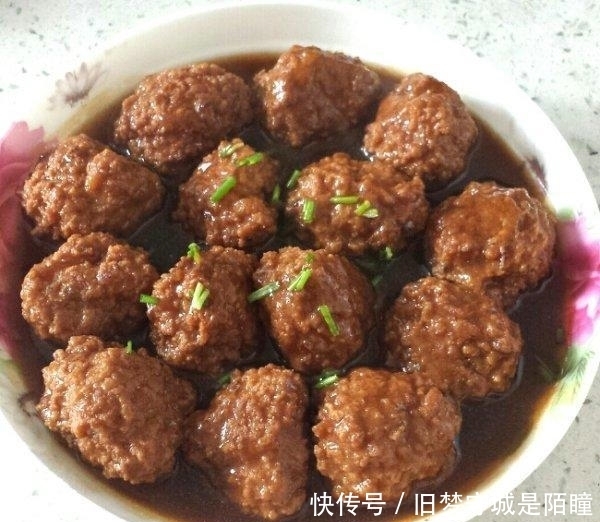 花蛤|美食推荐：鱿鱼烧排骨，黄豆酱炒花蛤，韭菜炒鸭血，红烧肉丸子