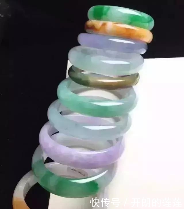 老大爷|老大爷嫌自己佩戴的翡翠水头不太好，用水一泡后，一看吓了一跳！