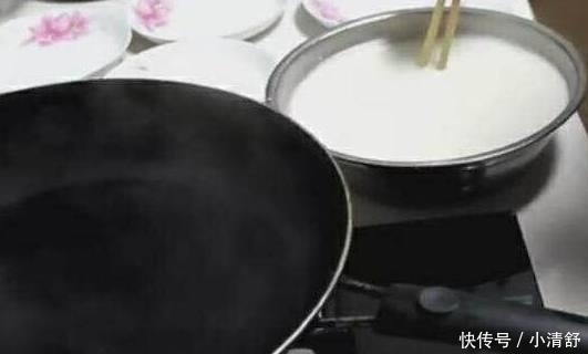  滚烫|婆婆把米粉倒进滚烫的水中, 出来的不是面糊却是它, 全家抢着吃!