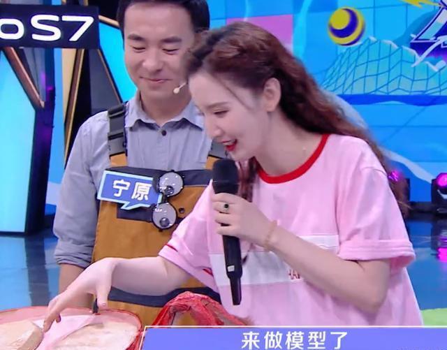 模型|张萌签人都签到快本了?嘉宾真性情回复何炅都救不了场!