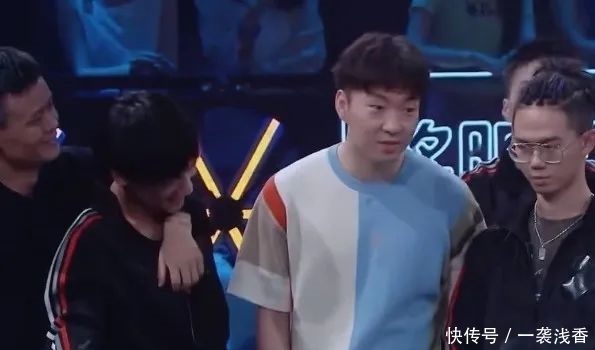 套路|《街舞》王嘉尔眼光毒辣,不按套路出牌完美逆袭,成功反转夺第一