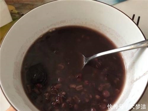 红豆黑米粥|它是“穷人的燕窝”,坚持每周食一碗,皮肤水嫩发光,面膜钱省了