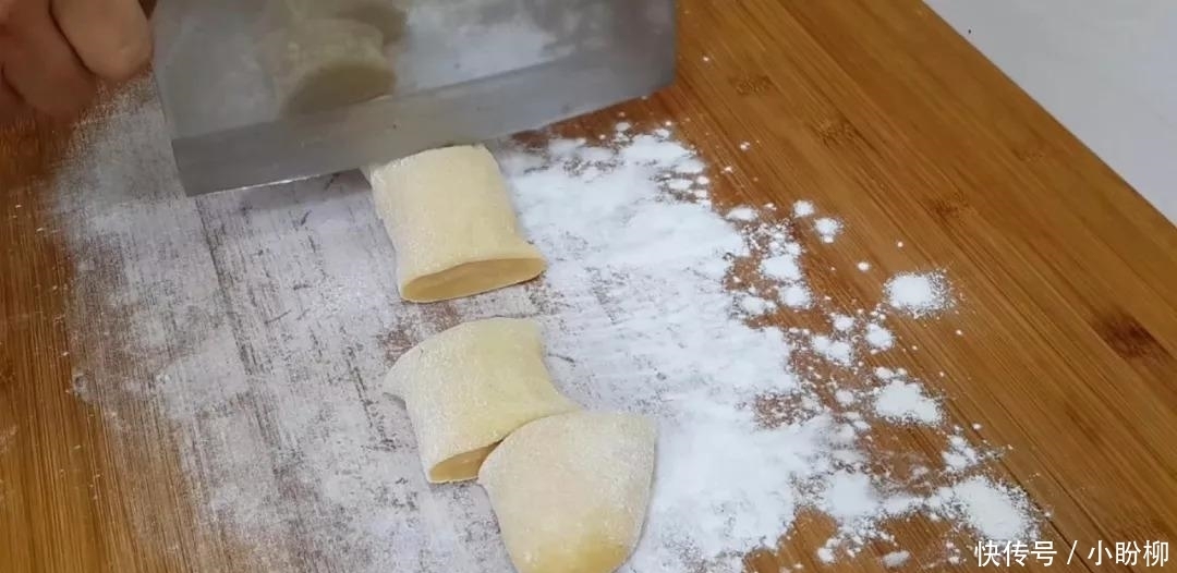  不用|1斤面粉, 4个紫薯, 不用一滴水, 平底锅做的小面包, 边吃边流口水