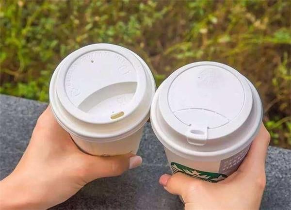 看完|为什么我点的炸鸡外卖,可乐包装上有一个“针眼”看完才明白