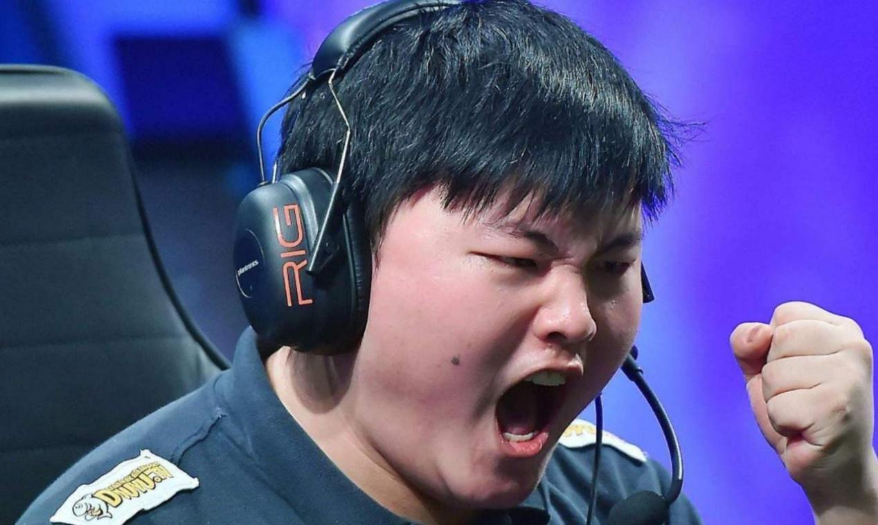 句句|Xinyi小狗双排硬币哥吃醋,两人对话句句经典,水友:学到了