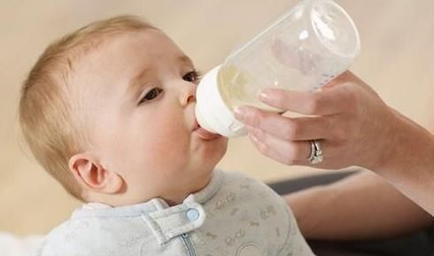 孩子奶奶|“妈,娃睡了”,宝宝喝完母乳就睡,奶奶及时查看,救了孩子一命