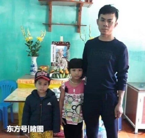 赚钱|妻子生第3胎时意外离世,如今丈夫既要赚钱还债又要养活3个孩子