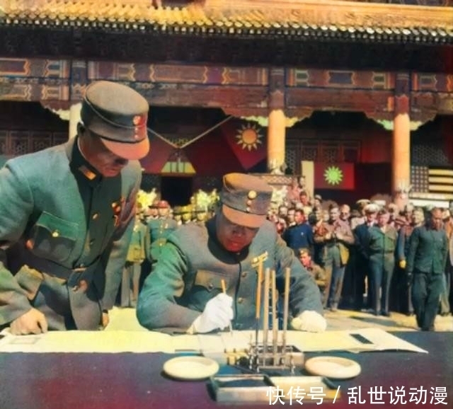 受降仪式|历史上过目难忘瞬间:在故宫签投降书的日军,图8在抗美援朝中用手枪开啤酒