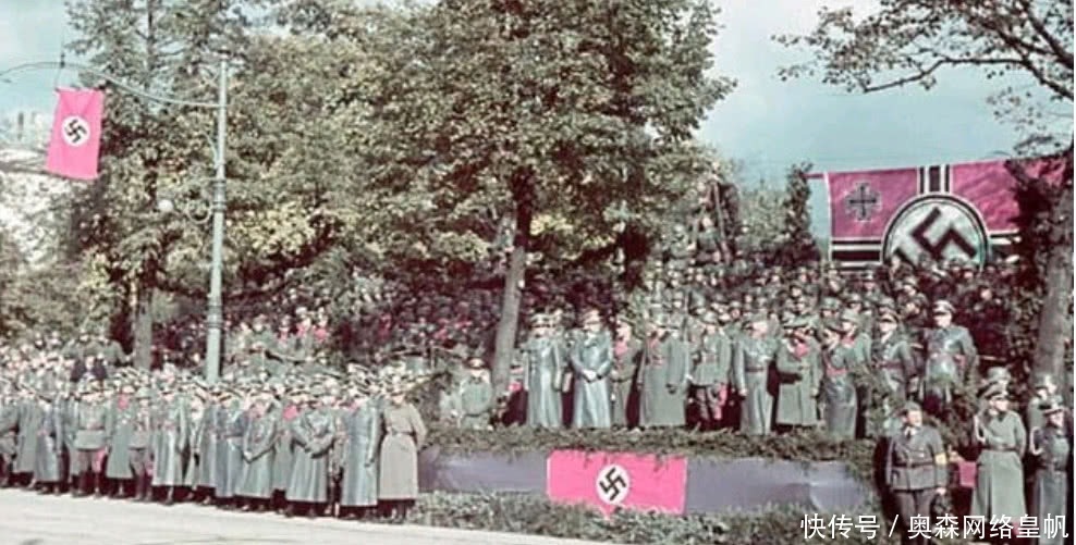 骄傲|老照片：德军攻占波兰，希特勒飞往华沙举行大阅兵，一脸骄傲！