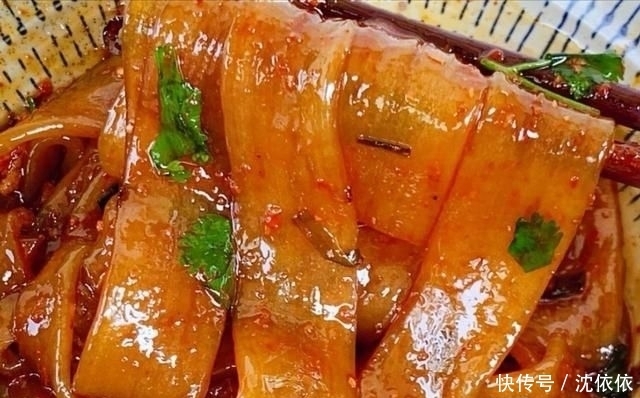 鲜爽|葱油酸辣宽粉(教你一道鲜爽可口、好吃过瘾的美味小吃)。