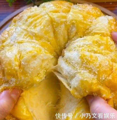  面包|3个鸡蛋1碗面粉，不用烤箱也能做面包，比买的还蓬松暄软，孩子最爱