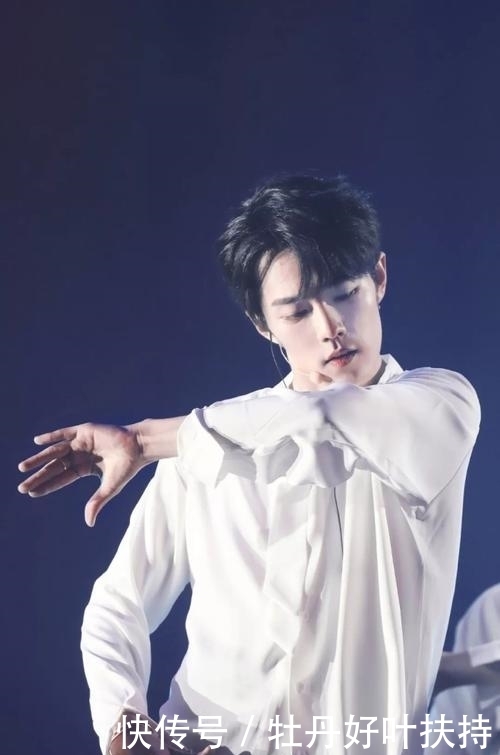  学生|小飞侠“有心”了！肖战学生时代“佳作”竟被保留至今，泪目了