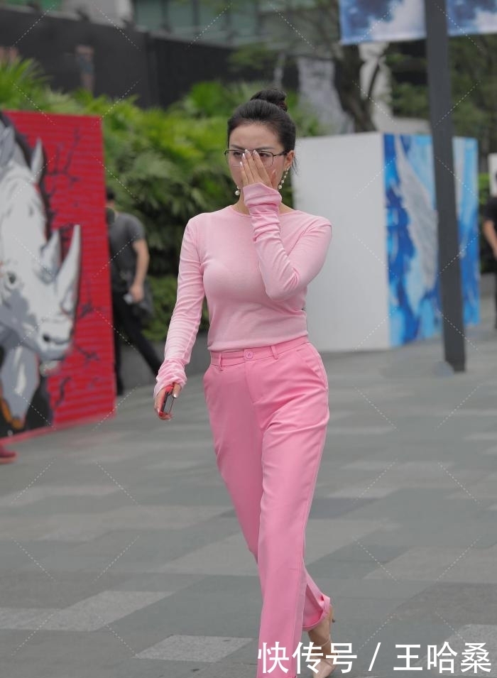 小姐姐|短裤已成过去式,气质女生的秋季长裤穿搭,休闲大方又好看