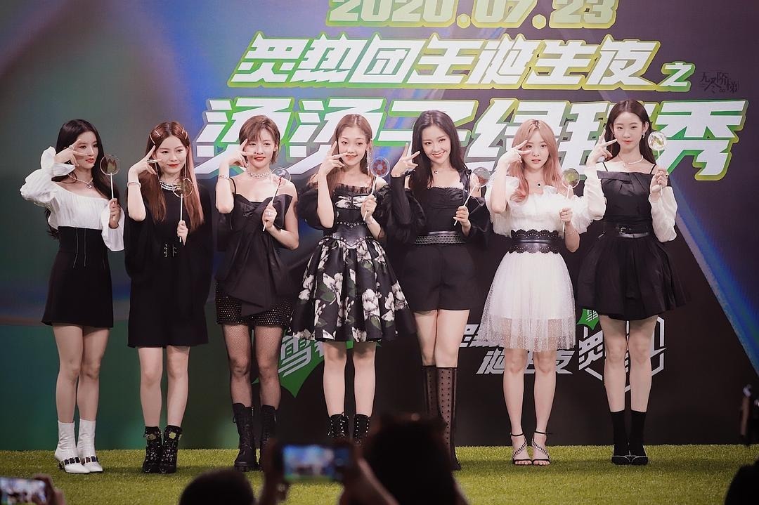 芭蕾舞者|硬糖少女坐姿nene坐着犯困,赵粤不敢动,张艺凡不愧是芭蕾舞者