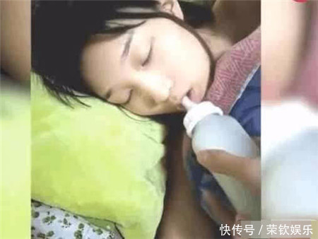 男子|男子把竹竿弹向熟睡女友,女子反应让人出乎意料