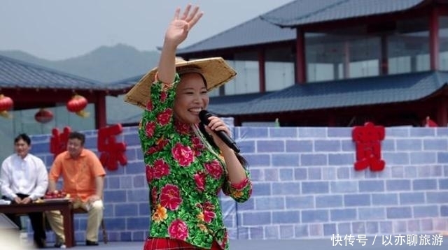  现出|从年入千万到如今现出“原形”的草帽姐，皆是因果轮回！