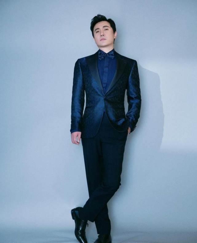 常多|沈腾脱口秀首秀,亚太区排名21的帅脸居然和徐峥撞脸,太有梗了