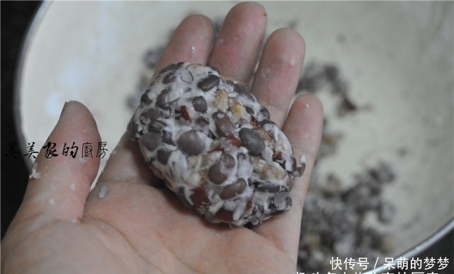 好吃|用红豆做美食,比包子馒头还好吃,又香又糯,天冷最适合!