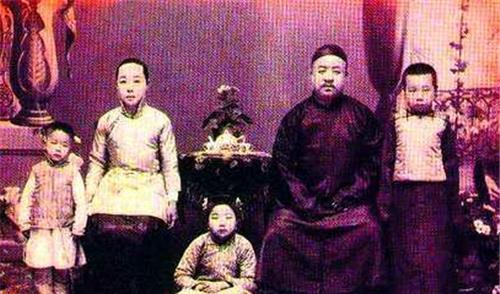  老师|师生恋意外怀孕，去检查发现是龙凤胎，大名鼎鼎的女儿险些被打掉