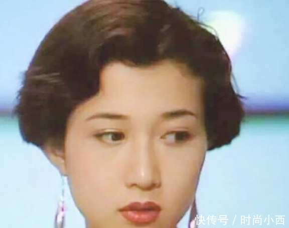 拿下|17岁拿下亚姐冠军的她,未婚为成龙生女,47岁生活的非常凄凉