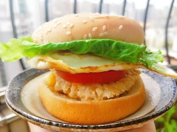 汉堡|大妈校门口卖早饭,中西餐常有,学员妈妈我想吃汉堡