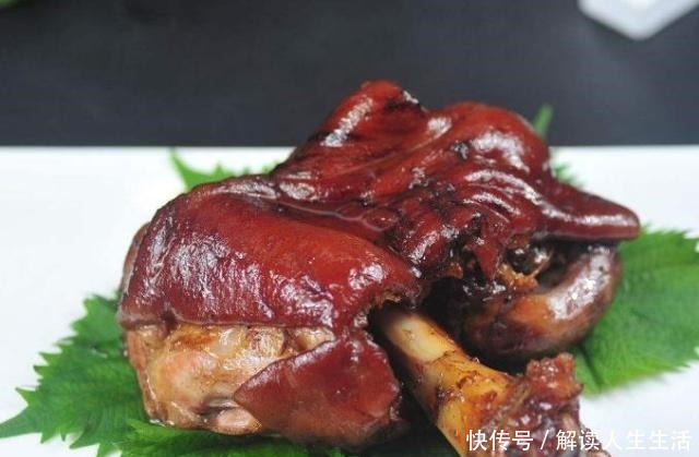春节|春节学做猪肘子,只需要一腌一煮,肥而不腻入味不散