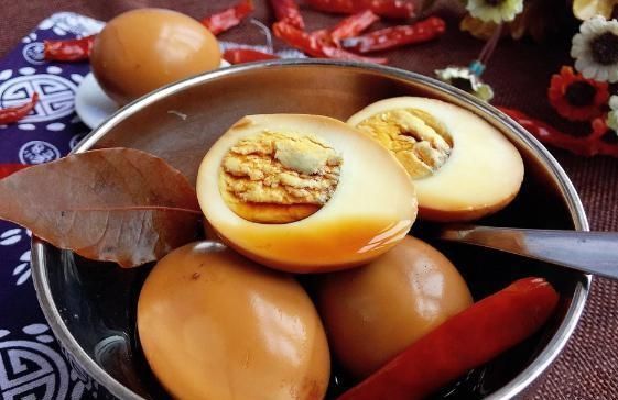 泡面|学生党公认的4种泡面搭档,卤蛋辣条都不算啥,图4才是“王者”