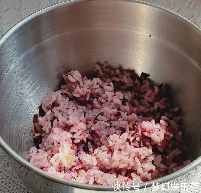 健康|多谷米烤饭团,饭团烤一下,又香又健康