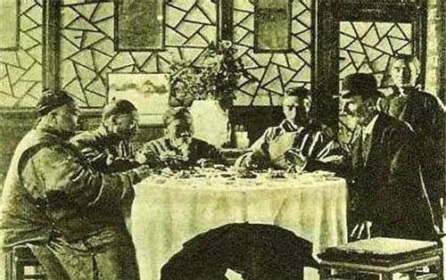  风靡|李鸿章宴请美国人，发现主菜少了，他发明一道名菜，风靡美国百年