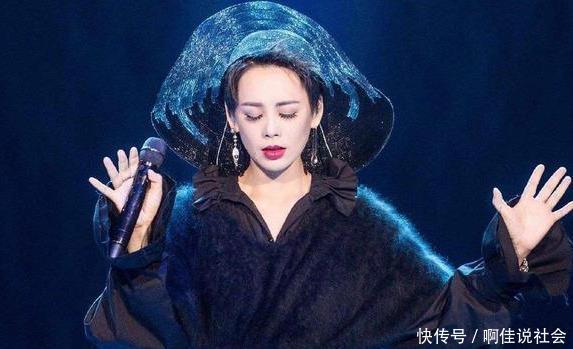  大众|《不愧是姐姐》官宣了大众却不买账了，话说，海报英文还拼错了