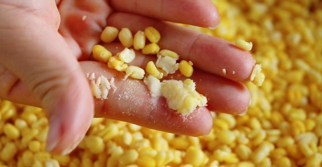 好吃|心心念念好久的绿豆糕，今天做了一大锅，上桌瞬间就扫光，真好吃