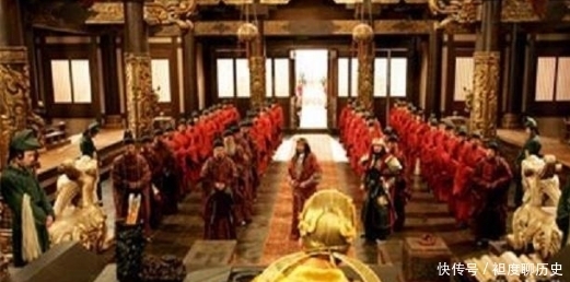 下跪|为什么清朝官员下跪前，都要先拍两下袖子再跪？这里面学问可大了