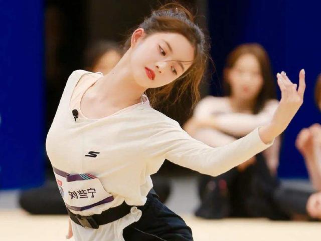  关系户|《创造营》似乎不公平，关系户很多，节目组捧人太明显