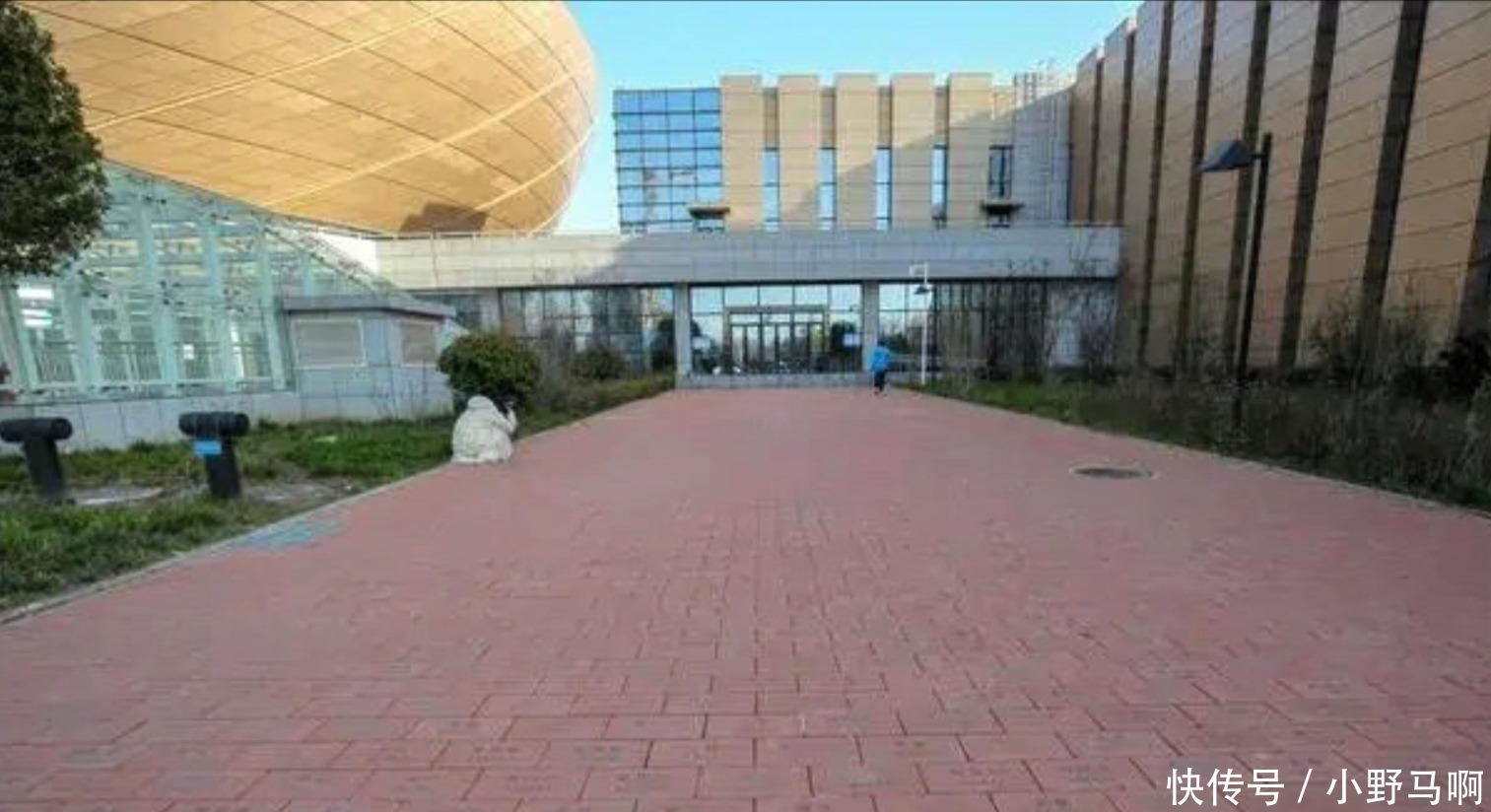 名字|毕业生认捐母校5千块砖铺路 每块31元刻上自己名字