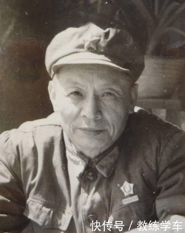 军衔|他堪称最特别的开国中将,按资历只能授衔上校,按功劳却是中将