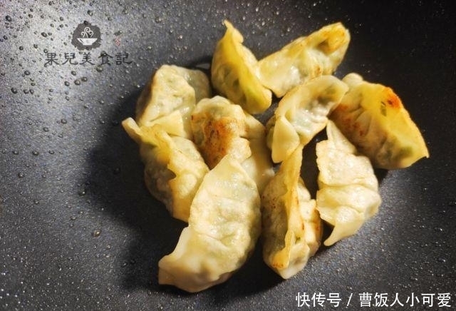 简单|给孩子做了份早餐，两煎一煮，简单好吃，不浪费