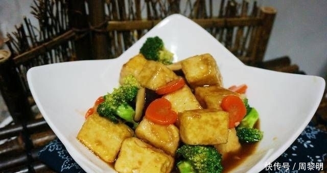  淀粉|亮点：翡翠大虾、焦溜豆腐、香辣豆腐肉片