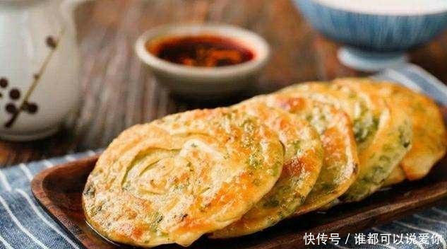 葱香|做葱油饼时,记住这2个技巧,葱香浓郁,比饭店的好吃