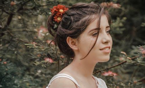 自觉|女人接触的男人多了,会不自觉有这些表现,很准