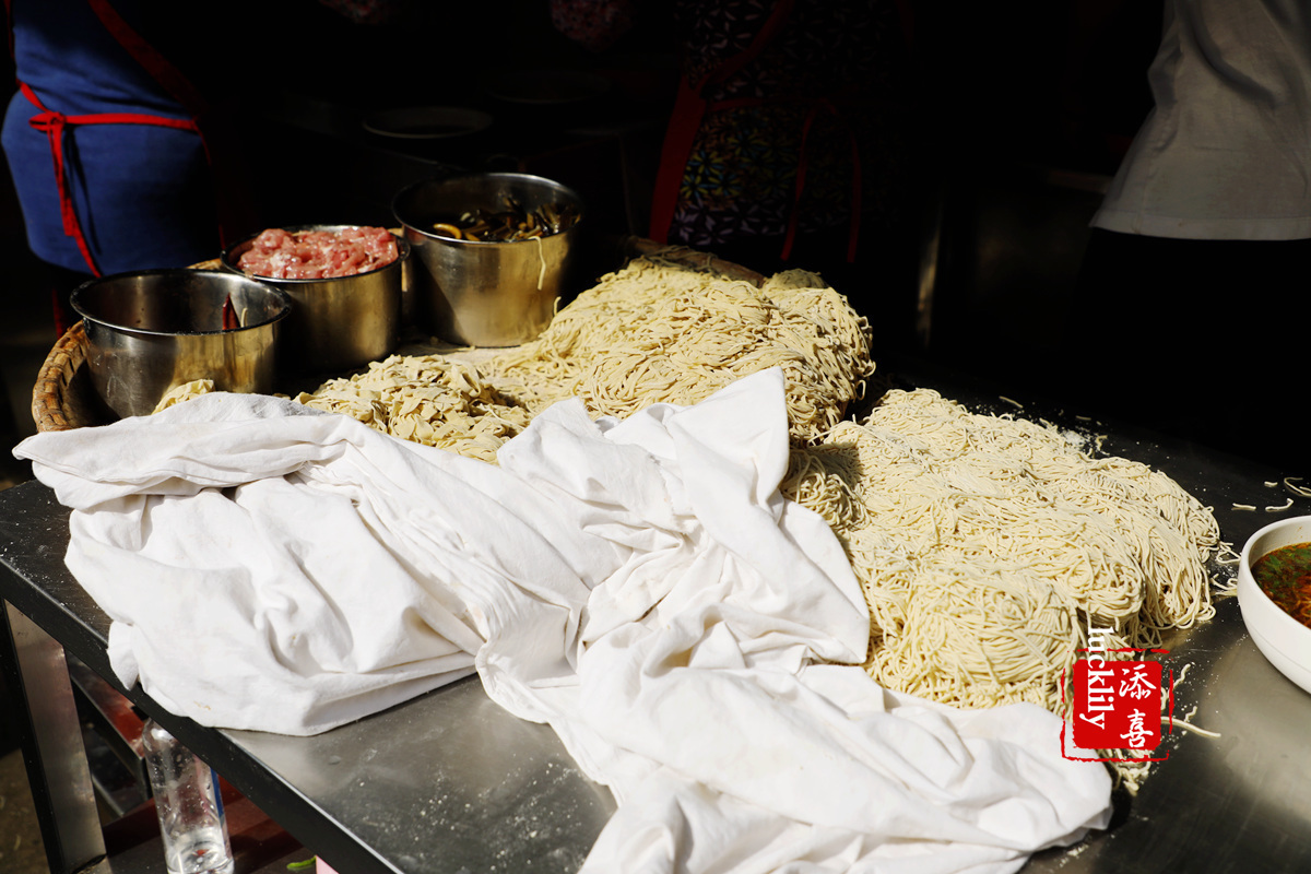浇头|吃了这四家镇江代表性的网红面馆,基本就成了镇江锅盖面的全科生