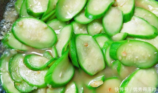 丝瓜|炒丝瓜时,多加这1物,味道鲜美,还能补充蛋白质,美味不忘营养