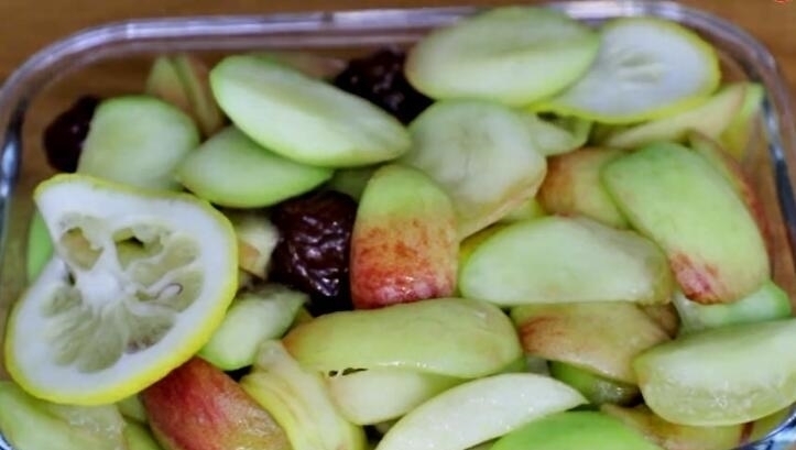 酸甜|夏天，此果正当季，3块钱1斤，补血益气，腌起来酸甜脆爽，好吃