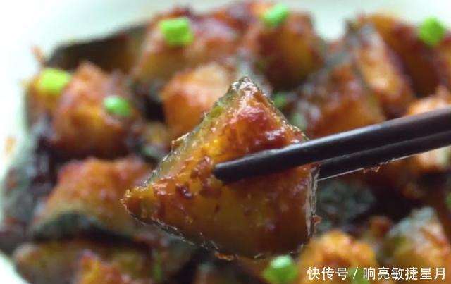 爱吃|孩子爱吃的油焖南瓜,简单4步就能上桌,软糯美味,好吃又营养