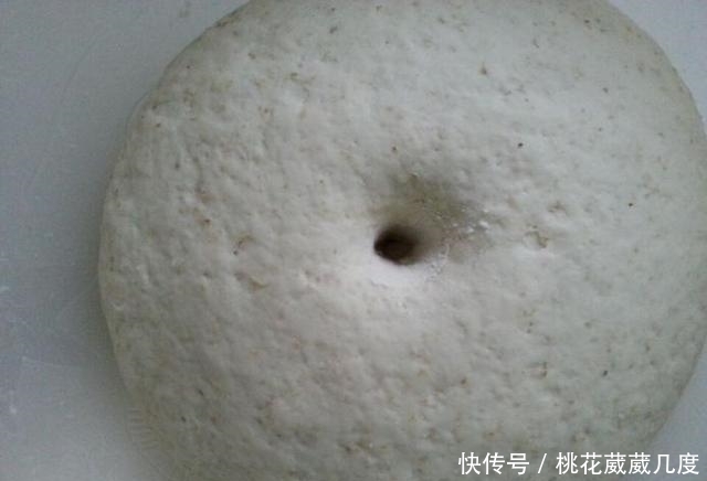 秘诀|蒸馒头的小秘诀，别只放酵母，放1种调味品，5分发满盆更香软
