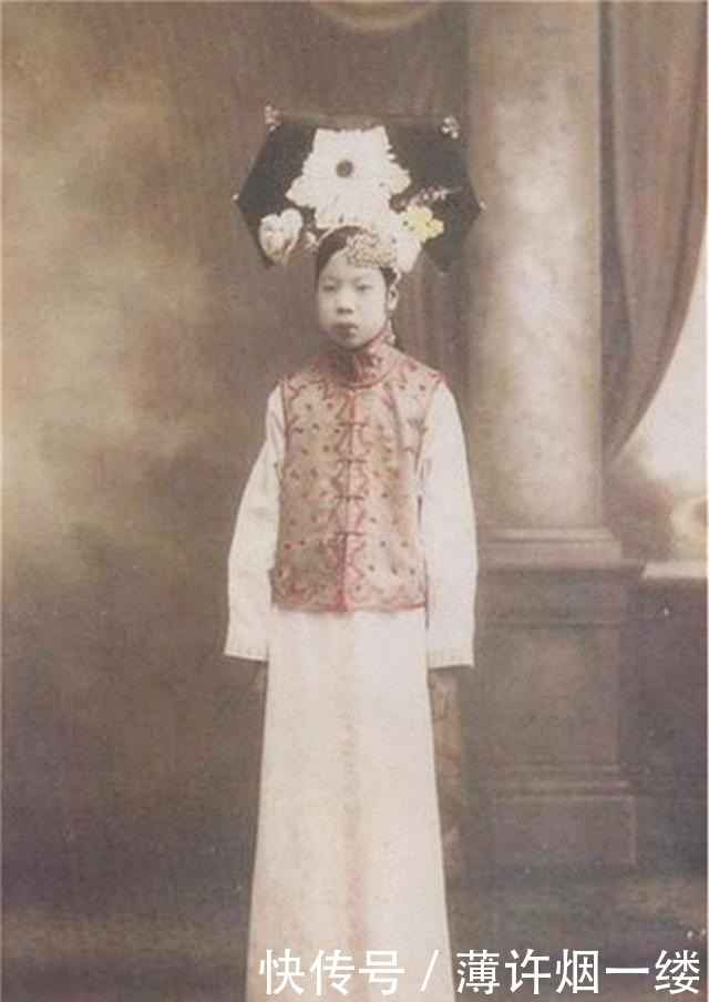 皇妃|末代皇后婉容、皇妃文绣珍贵老照片，你觉得谁的颜值更胜一筹